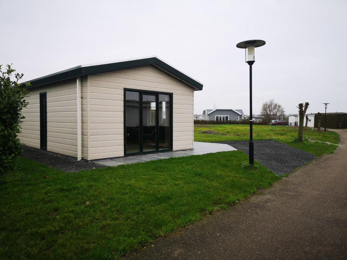 Вилла Gezellig Chalet Met Eigen Parkeerplaats, Park In Aanbouw, Geen Wi Fi Molenschot Экстерьер фото
