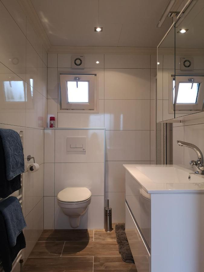 Вилла Gezellig Chalet Met Eigen Parkeerplaats, Park In Aanbouw, Geen Wi Fi Molenschot Экстерьер фото